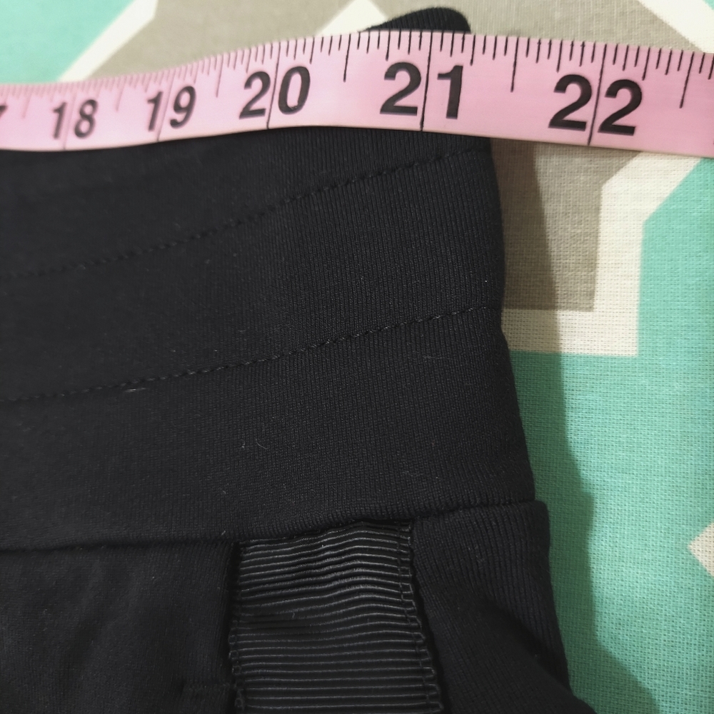 Athleta Drawstring Shorts - Picture 4 of 6